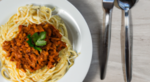 Bolognese Soslu Spagetti – Nasıl Yapılır?